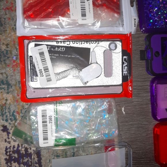 Phone cases and accessories - Picture 2 of 16